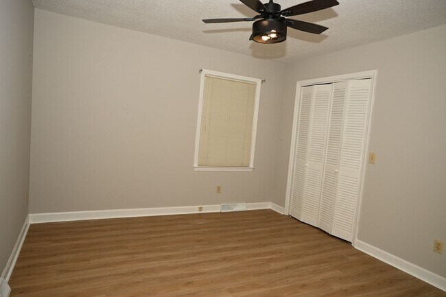 Building Photo - North Mebane