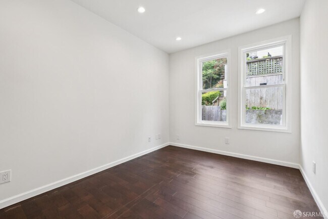 Building Photo - 971 Filbert St
