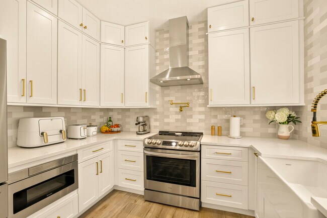 Building Photo - 7630 Topiary Ave