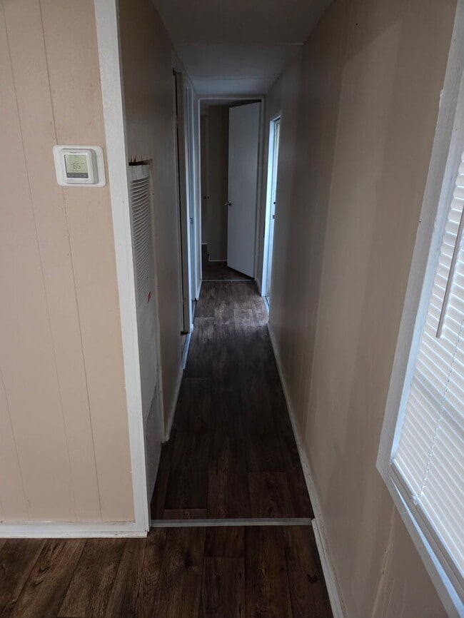 Building Photo - 2827 Friendly Ln