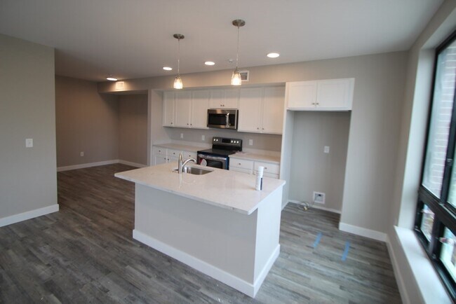 Building Photo - 629 Washington St