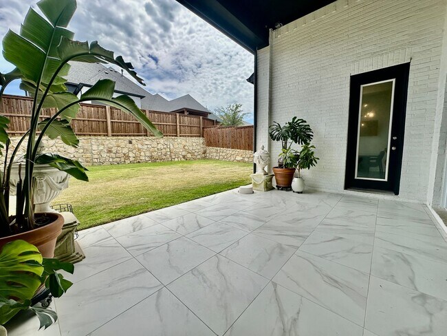 Building Photo - Stunning 4BR/3.5BA Modern Home in Walsh — Available 7/21