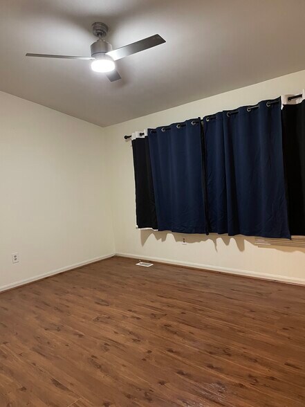 Building Photo - 8 Deer Run Ct