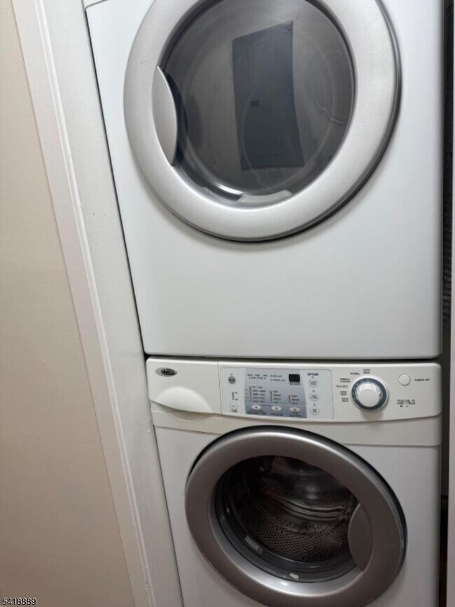 Building Photo - 751 Summer Ave