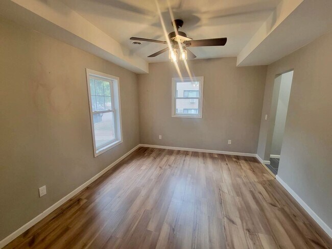 Building Photo - Bright, Modern, and Beautifully Updated 3 Bed + Loft, 2.5 Bath Home in the Heart of Hopkins, MN -...