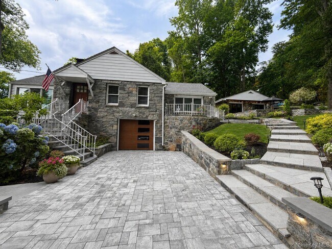 Building Photo - 18 Kirk Lake Dr