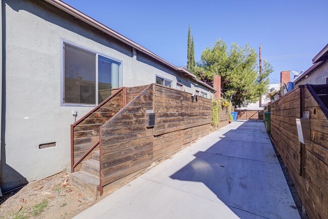 Building Photo - 3216 Bellevue Ave