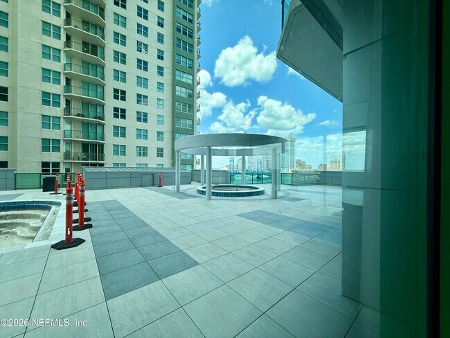 Building Photo - 1431 Riverplace Blvd