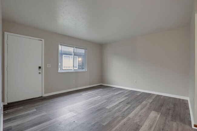 Building Photo - 2460-2462 Hiawatha St