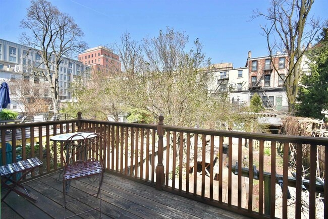 Building Photo - 214 8th St