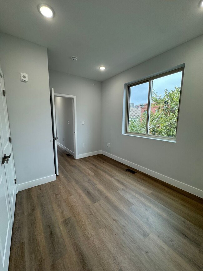 Building Photo - 3221 N 13th St