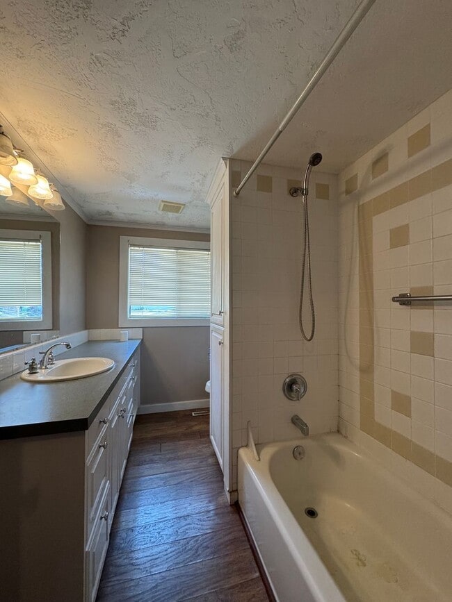 Building Photo - Rustic Charm Meets Modern Comfort!