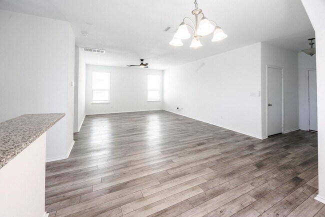 Building Photo - 448 English Oak St