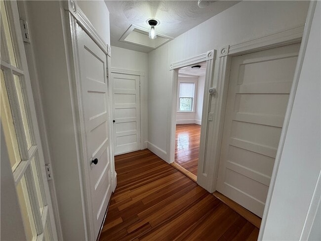 Building Photo - 532 Post Rd