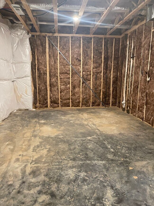Building Photo - Townhome for rent in Crescent Ridge subdiv...