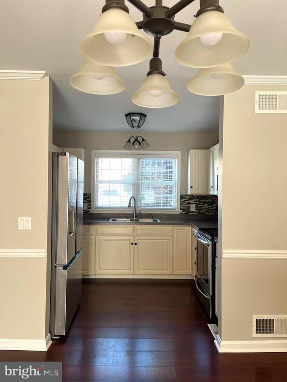 Building Photo - 4195 Nantucket Dr