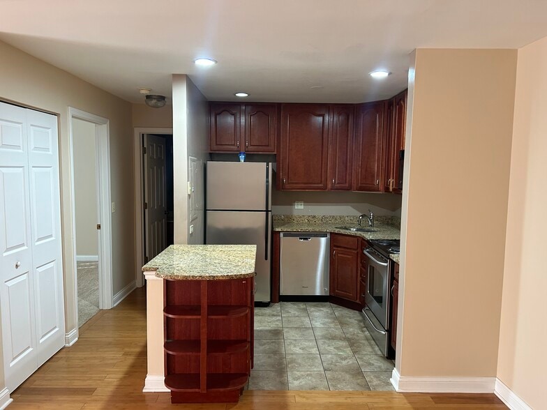 Building Photo - 716 Prescott Dr