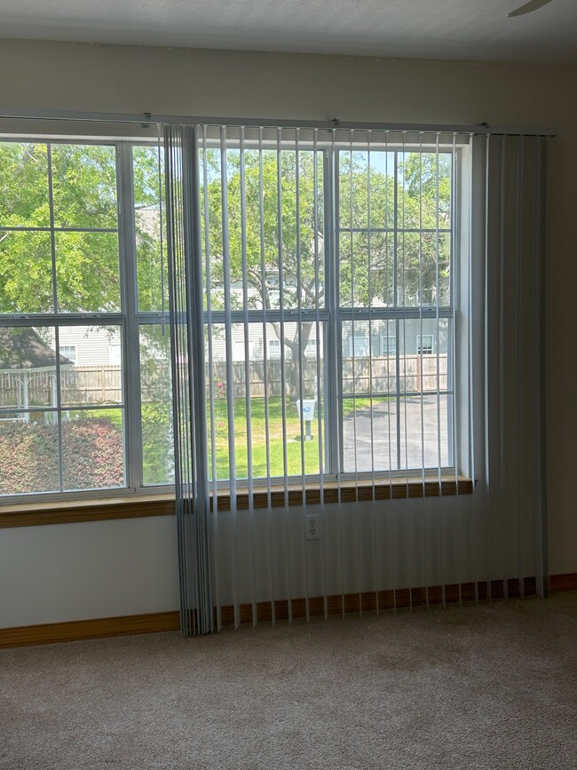 Building Photo - 836 Stonegate Ct