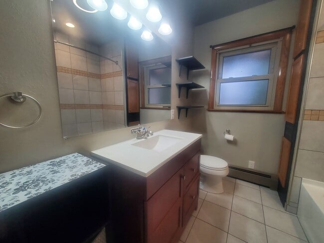 Building Photo - 3 Bedroom Single Family Home