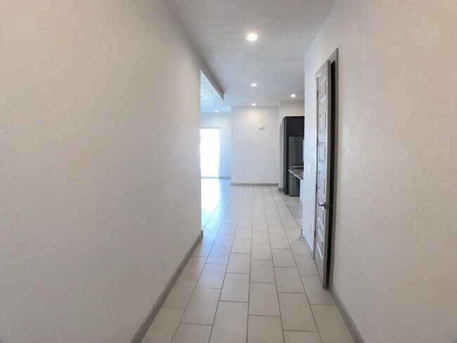 Building Photo - Gorgeous Los Lunas 3 Bedroom! Open layout! Tons of space. Built in 2021