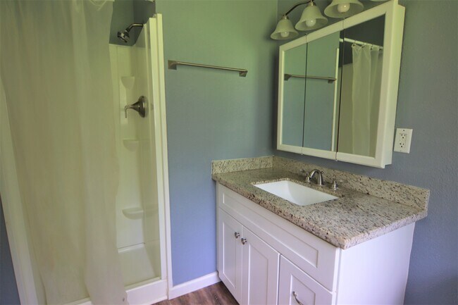 Building Photo - 880 Morning Glory Dr