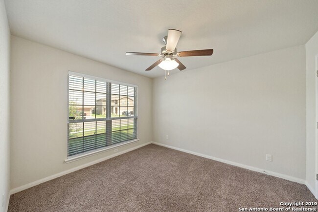 Building Photo - 4 Bedroom/2.5 Bath Mesa Creek Subdivision