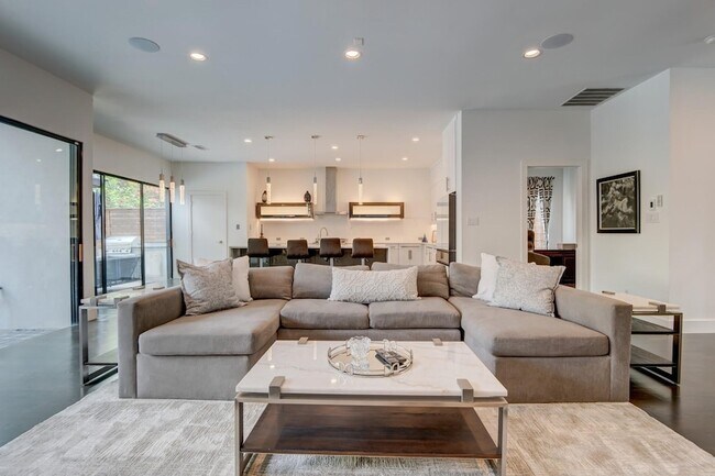 Building Photo - 5017 Milam St