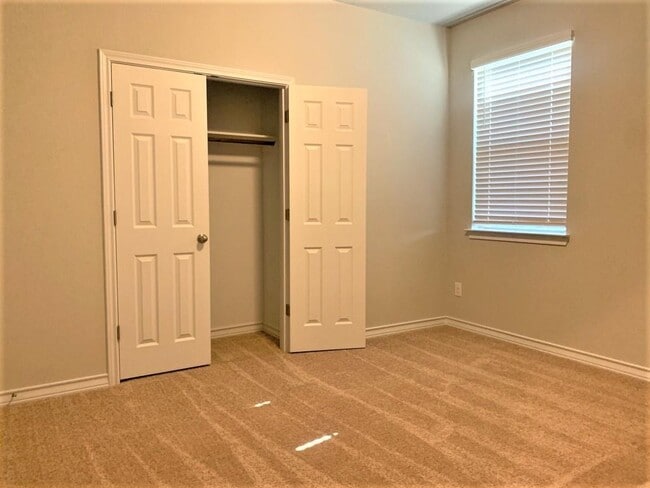 Building Photo - 6605 Verona Pl