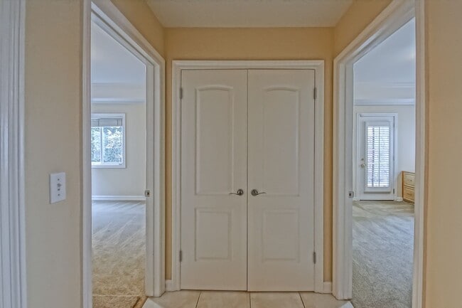Building Photo - BEAUTIFUL, BRIGHT & AIRY 3BR2.5BA DETACHED TOWNHOME W/ LARGE 2-CAR GARAGE, WORKSHOP/BONUS ROOM, C...