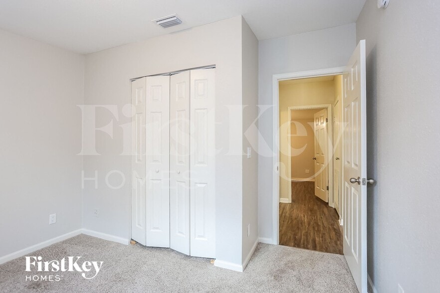 Building Photo - 805 35th Ave S