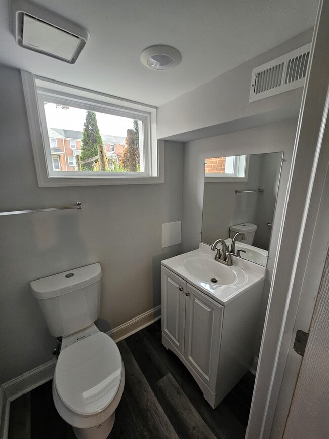 Building Photo - 6921 Holabird Ave