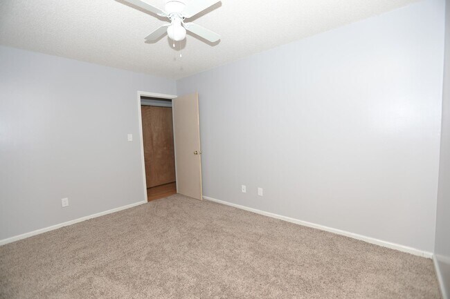 Building Photo - 621 S Hampton Dr