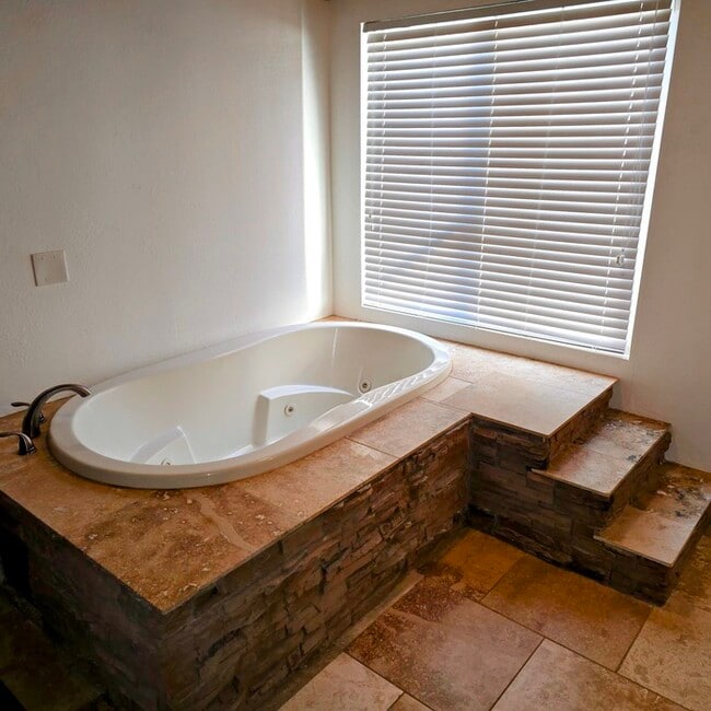 Building Photo - Charming 3-Bedroom + Loft Home in Shay Mea...