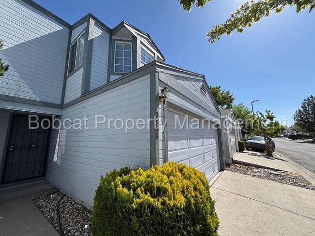 Building Photo - 3958 Village Dr