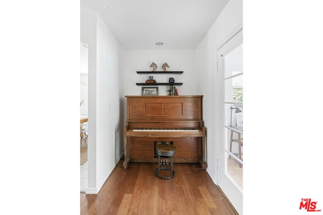 Building Photo - 11465 Cumpston St