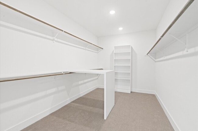 Building Photo - 9602 Valeca Dr