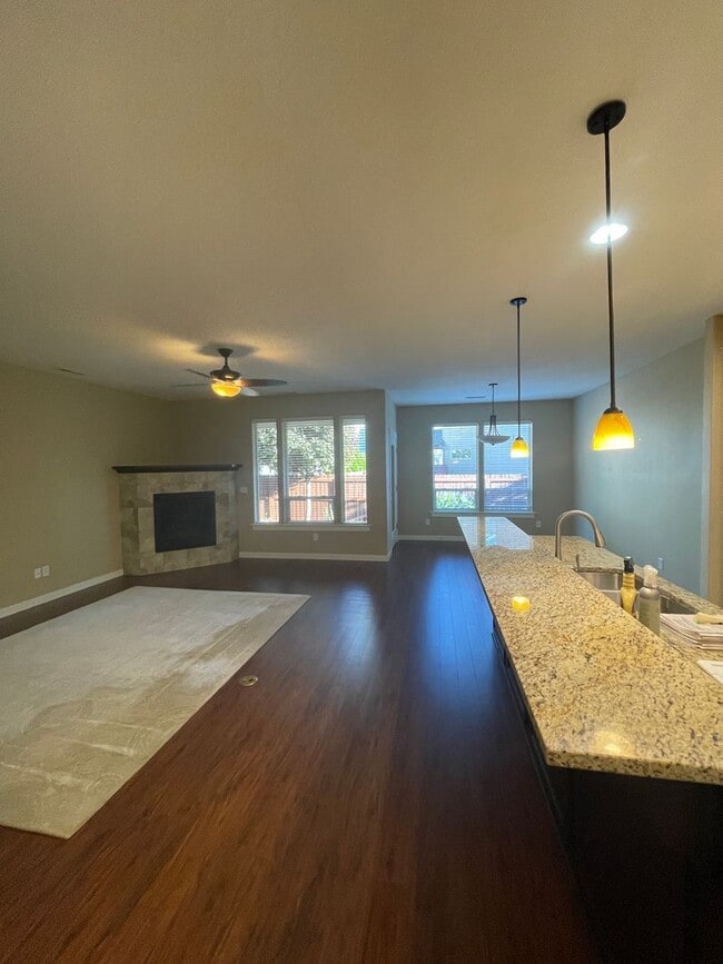 Building Photo - Beautiful Home with lots of upgrades