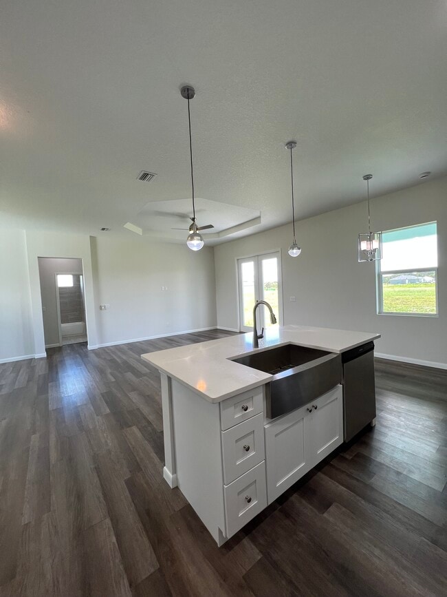 Building Photo - 1060 S Capri Ct