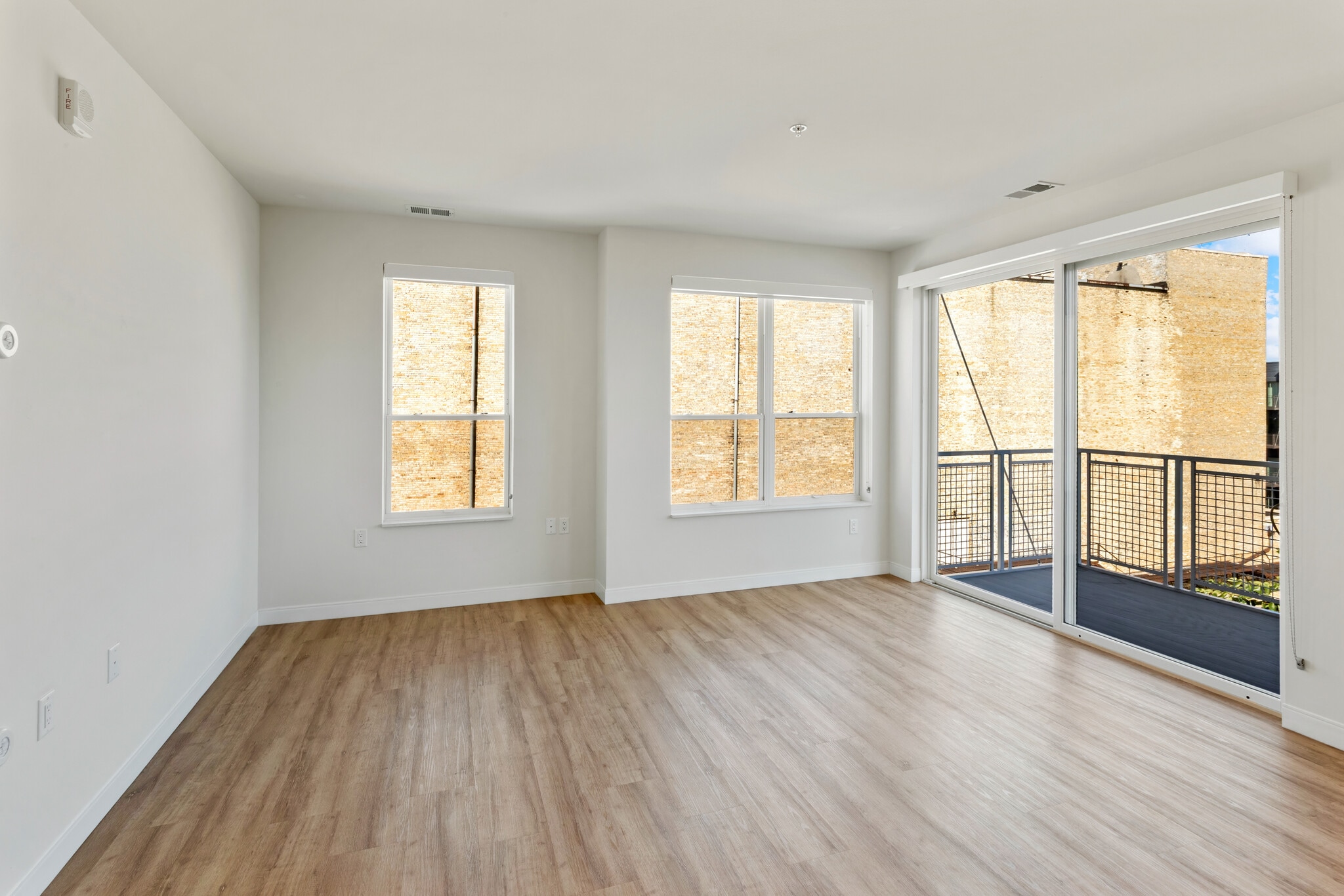 Building Photo - 5945 6th Ave