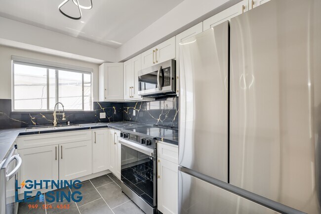 Building Photo - 1035 Hayworth Ave