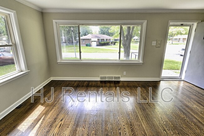 Building Photo - 9650 Cutler Dr