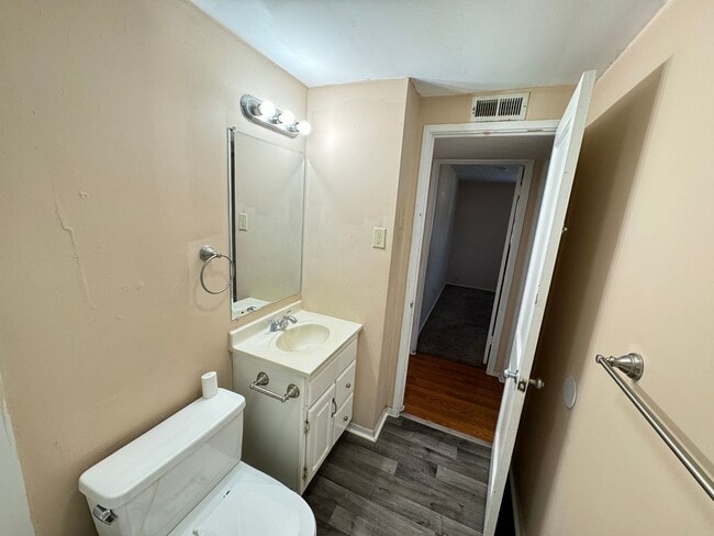 Building Photo - Charming 2-Bedroom, 1-Bathroom Home – $1,195/Month | 1,068 Sq. Ft.