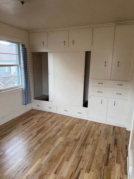 Building Photo - 210 2nd St