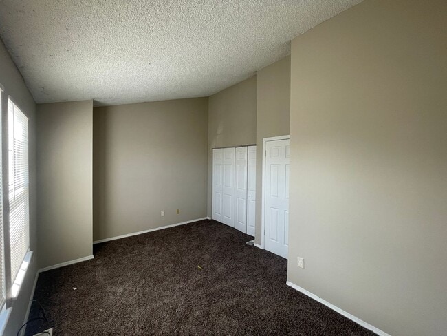 Building Photo - 2 Bedroom 2 Bathroom Townhouse Near Quincy and Buckley!! **Special**