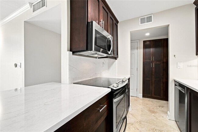 Building Photo - 3325 Bayshore Blvd