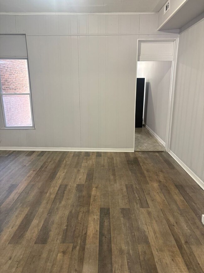 Building Photo - Available Now – Spacious 3-Bedroom Townhome in Baltimore City