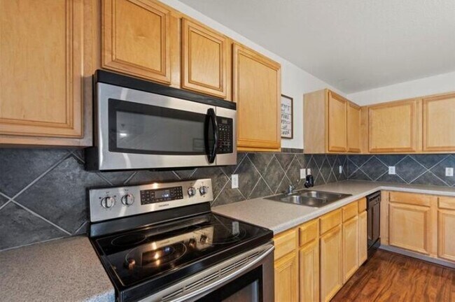 Building Photo - 4515 Cottonwood St
