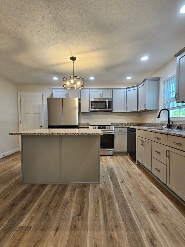 Building Photo - 395 W Crocus Dr