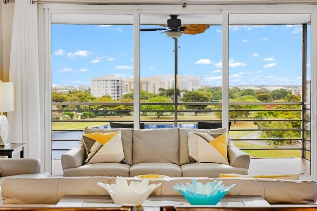 Building Photo - 3051 N Course Dr