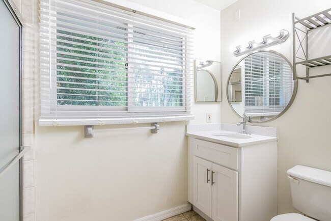 Building Photo - 6531 La Jolla St